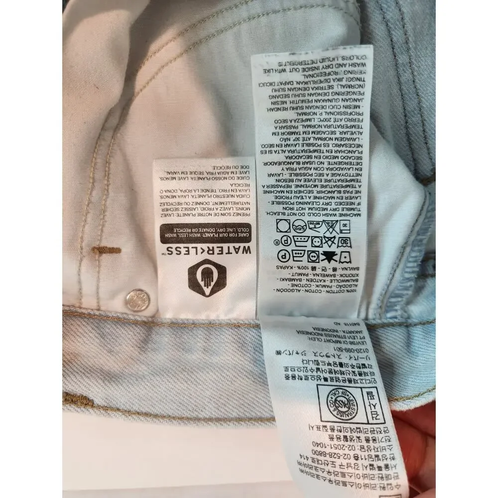 Levi’s Premium Women’s High-Waisted Denim Shorts Light Wash Size‎ 27